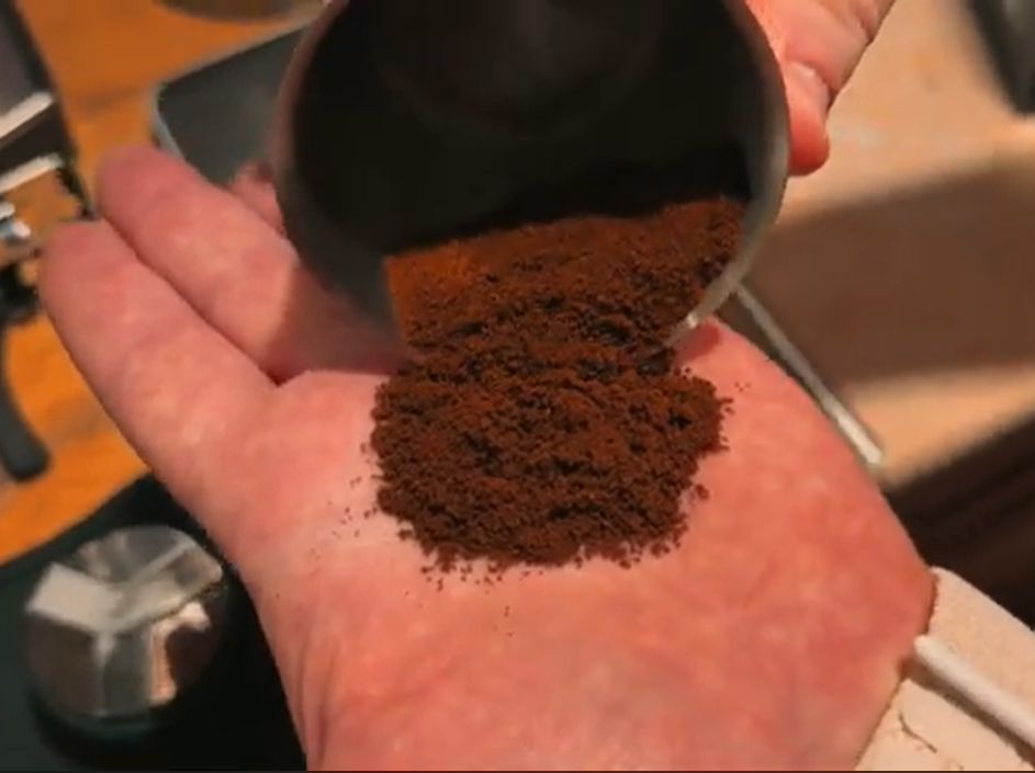 Приз: Планетарный миксер Kitfort КТ-3044-4, чёрно-бирюзовый - победитель розыгрыша видеообзоров Kitfort 2025