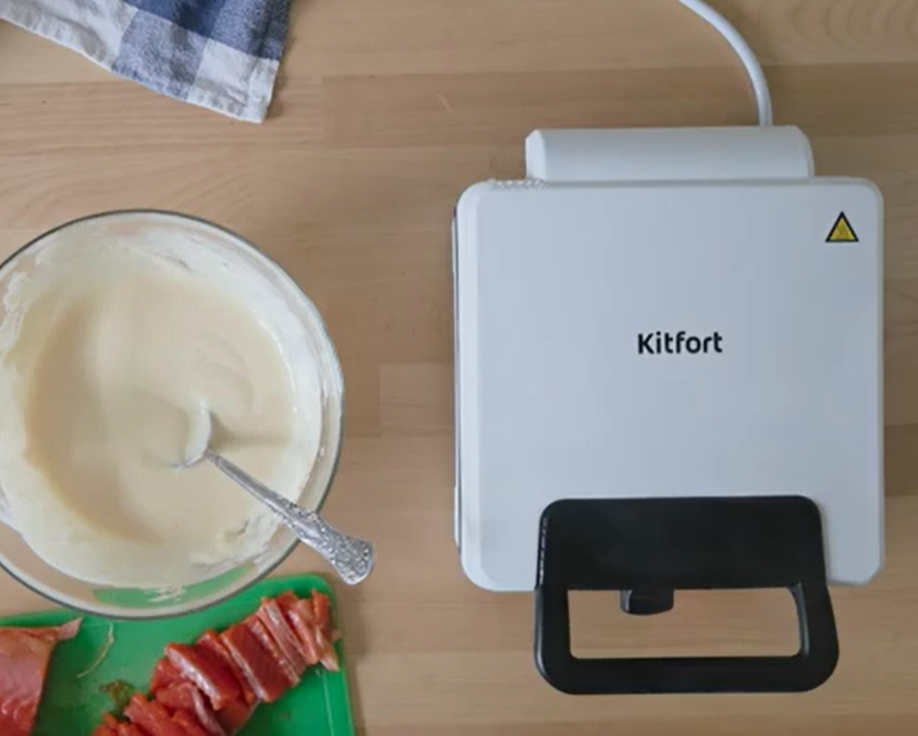 Приз: Планетарный миксер Kitfort КТ-3044-4, чёрно-бирюзовый - победитель розыгрыша видеообзоров Kitfort 2025