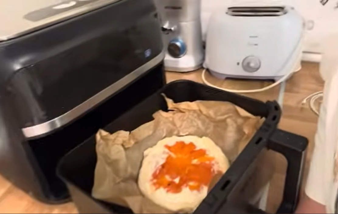 Приз: Планетарный миксер Kitfort КТ-3044-4, чёрно-бирюзовый - победитель розыгрыша видеообзоров Kitfort 2025