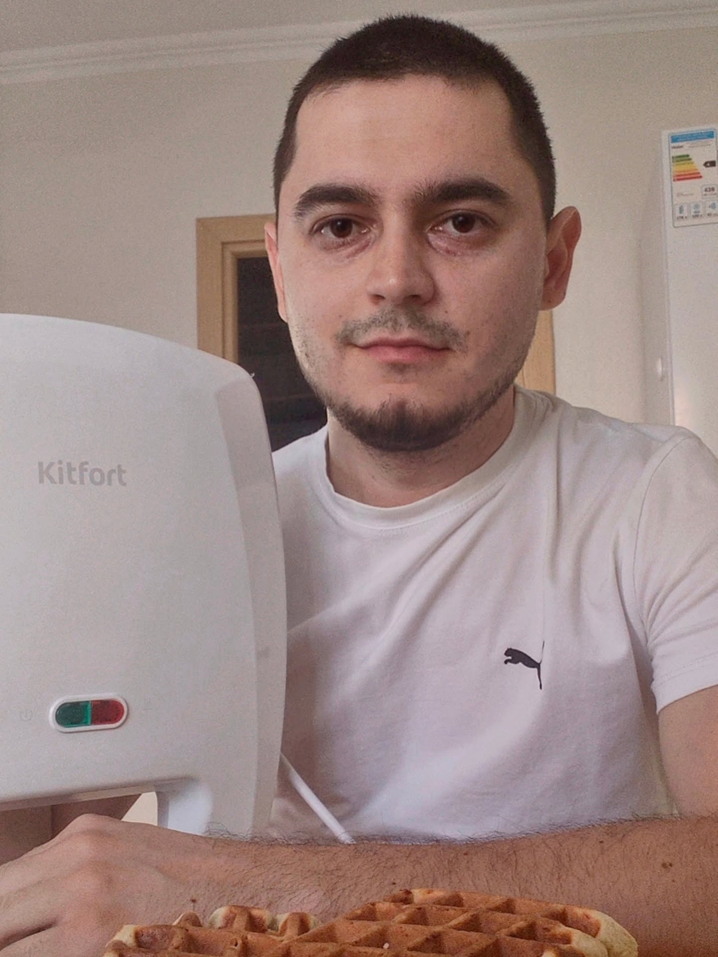 Вафельница Kitfort КТ-1670 - фото из соцсетей 1