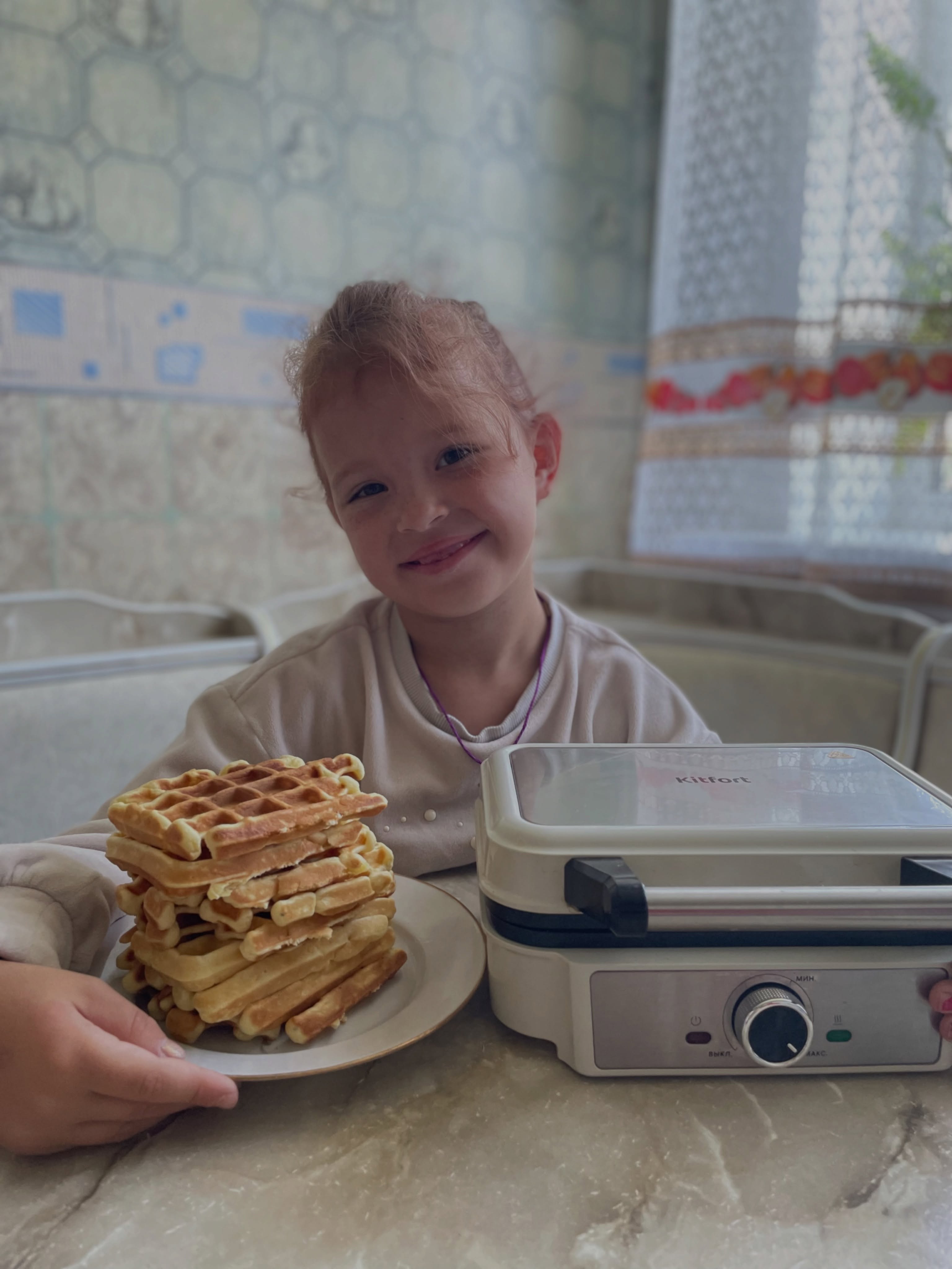 Вафельница Kitfort КТ-5608 - фото из соцсетей 1
