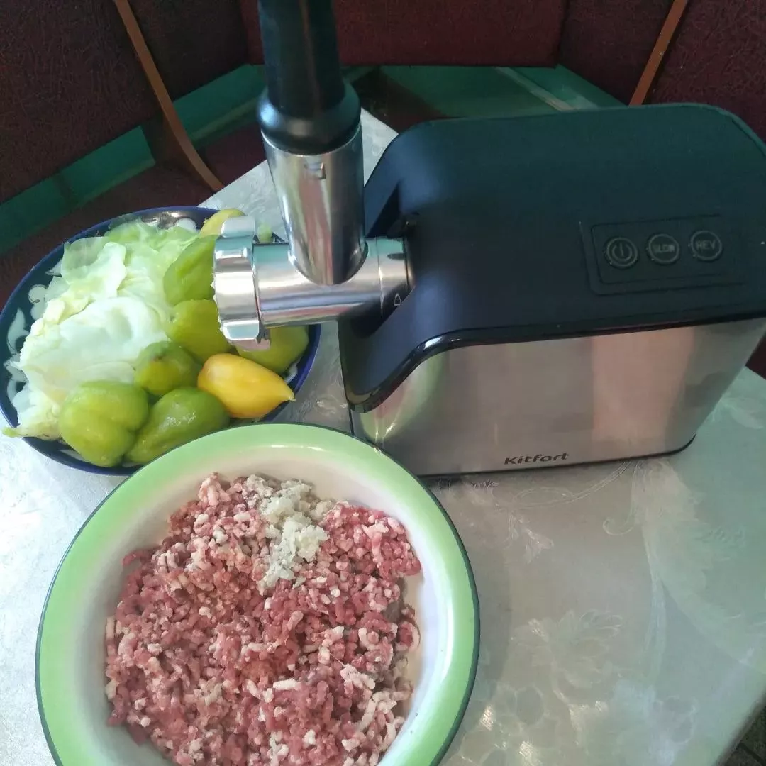 Электрическая мясорубка Kitfort KT-2104 с овощерезкой купить по цене 10 ...