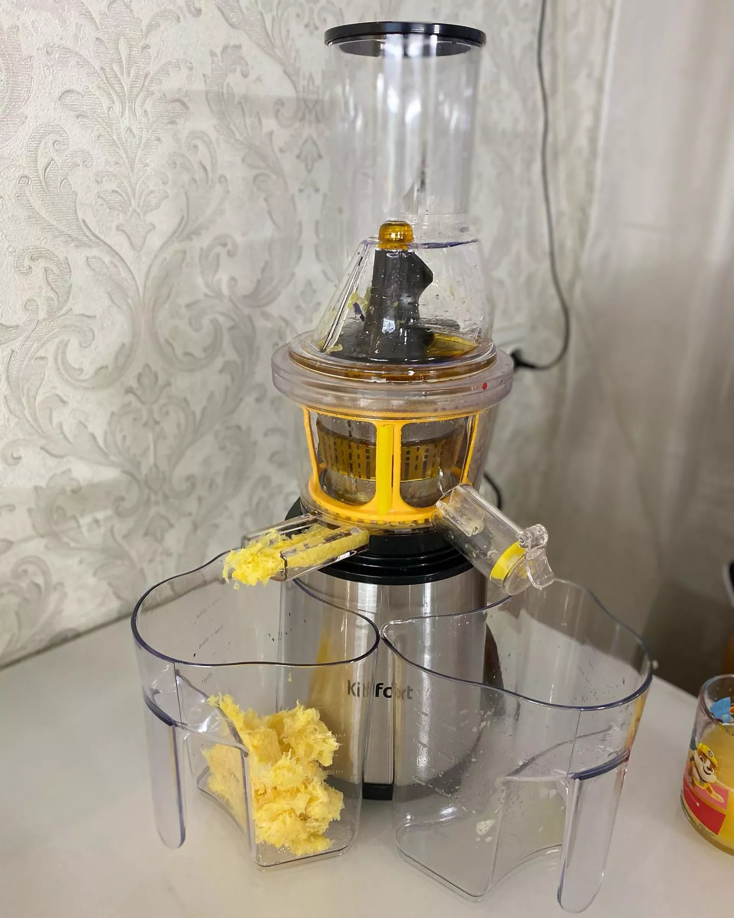 Шнековая соковыжималка Kitfort КТ-1102-1 c широкой горловиной ...